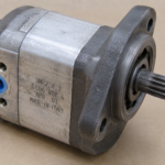 Sauer-Danfoss / Turolla SNP2/8 D SC06 REP-6 – Pompă hidraulică cu roți dințate, 8 cm³/rot, arbore canelat, rotație dreapta.